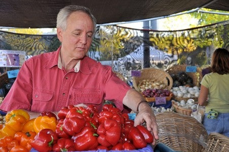 Larry Lev, an agricultural economist at Oregon State University, visits the farmers market in Corvallis. He specializes in agricultural marketing and alternative food systems and helps develop and strengthen farmers markets.